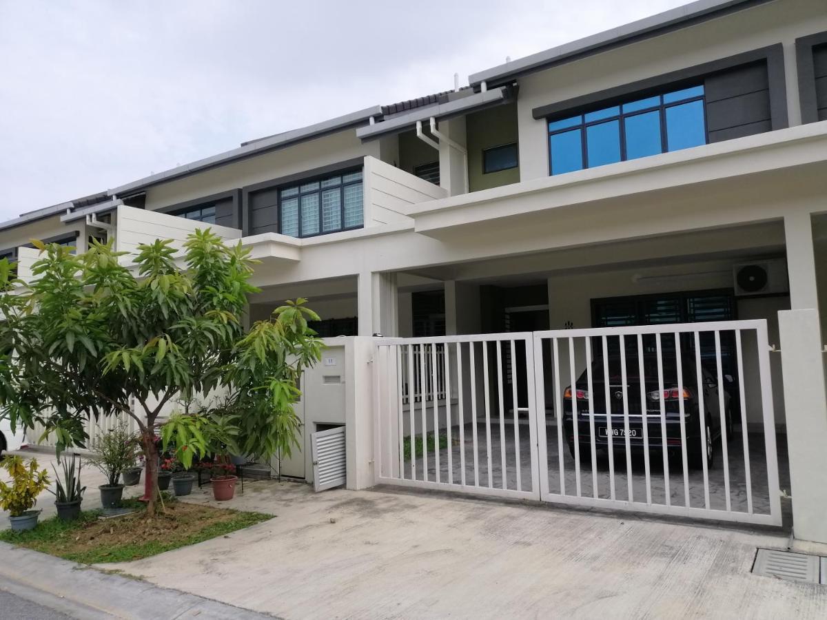 A&D Home-Stay @Kota Warisan, Sepang Eksteriør billede